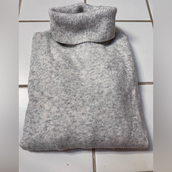 Loft turtleneck grey sweater size small - Picture 2 of 3